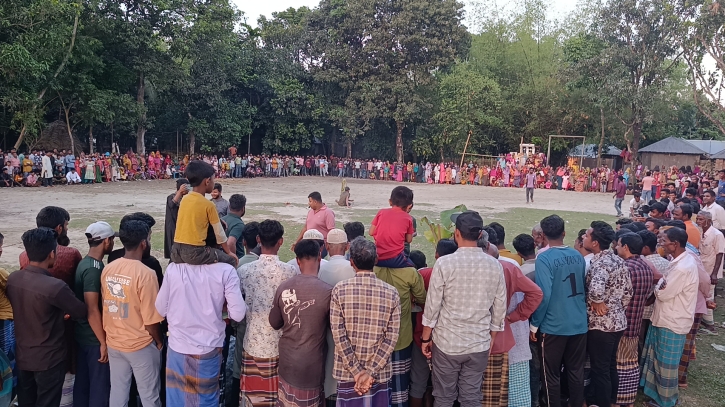 শিবগঞ্জের মধুপুর গ্রামে ঐতিহ্যবাহী পাতা খেলার ফাইনাল ম্যাচ অনুষ্ঠিত